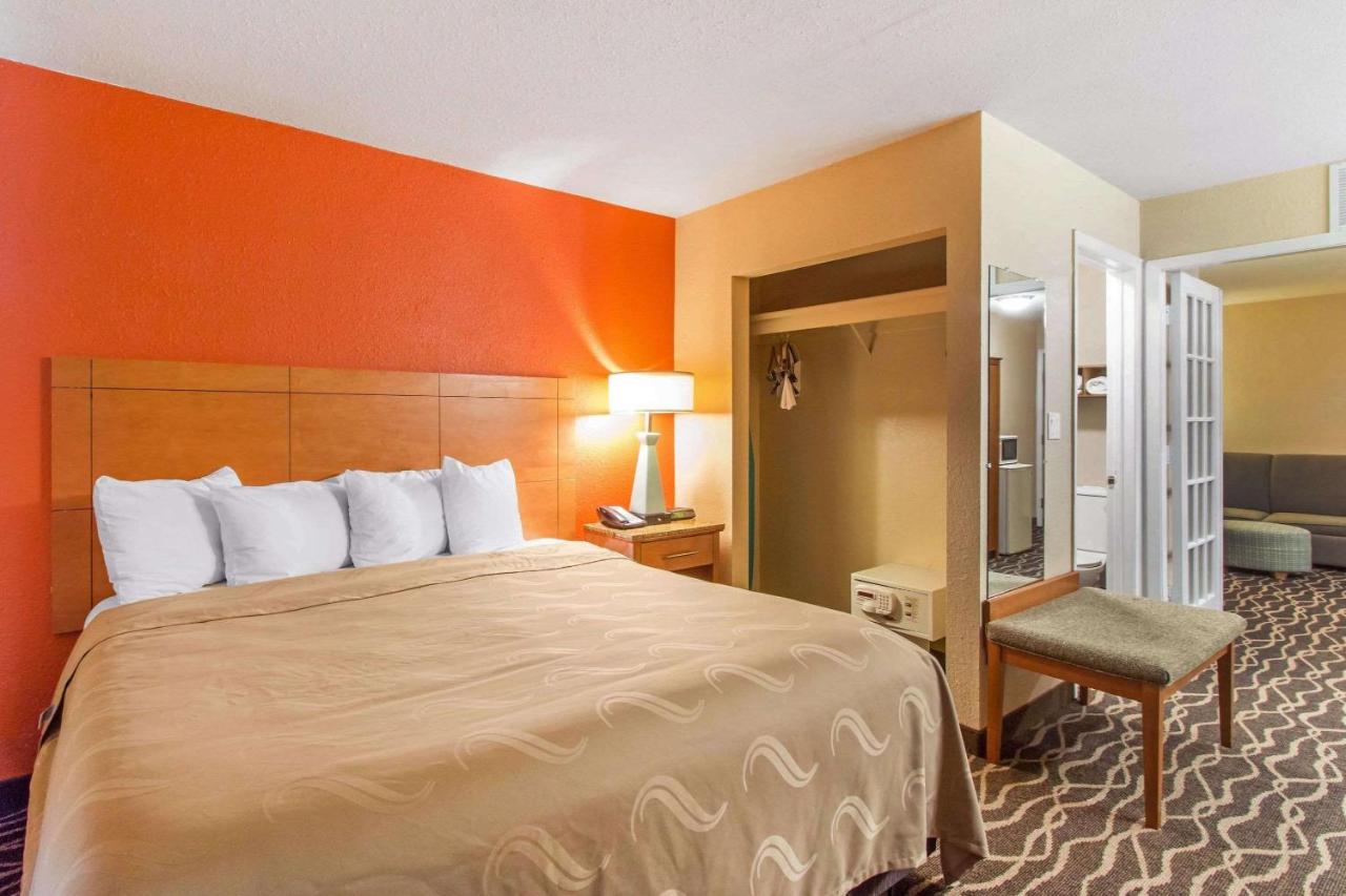 One-Bedroom King Suite at Quality Inn & Suites I-35 near Frost Bank Center