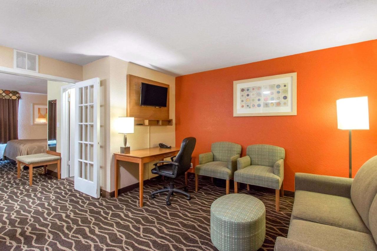 One-Bedroom King Suite at Quality Inn & Suites I-35 near Frost Bank Center