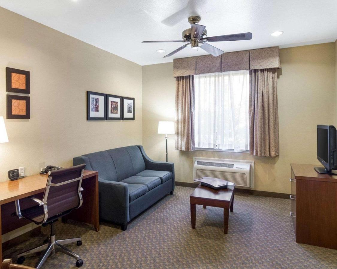 King Suite - Accessible/Non-Smoking at Quality Suites Midland North Loop 250