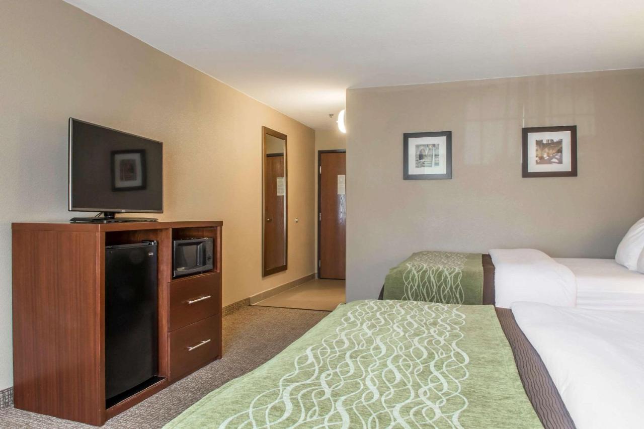 Queen Room with Two Queen Beds - Non-Smoking at Comfort Inn Edinburg South