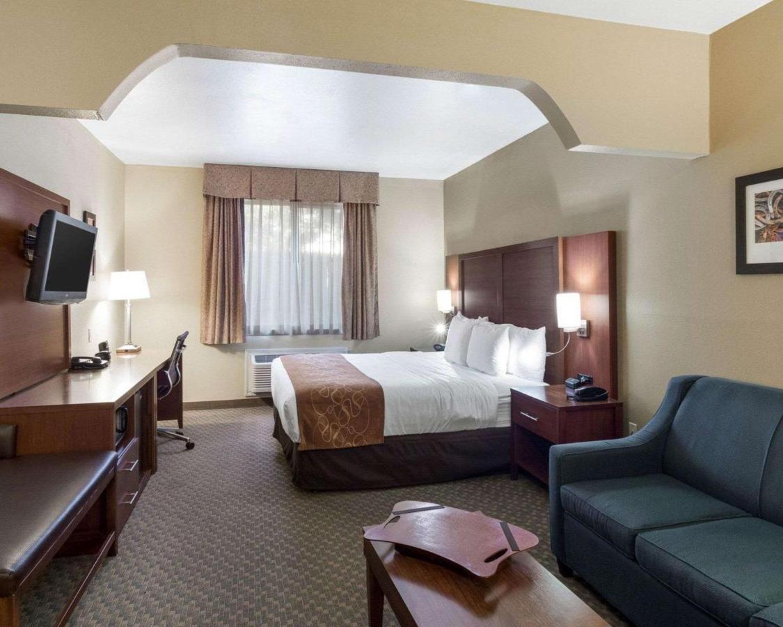 King Suite - Non-Smoking at Quality Suites Midland North Loop 250