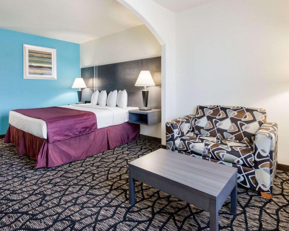 King Suite - Non-Smoking at Quality Inn Buffalo