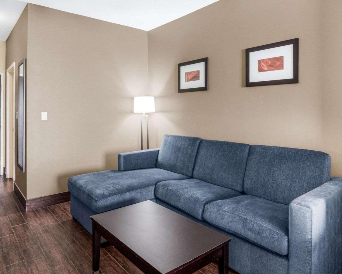 Queen Suite with Two Queen Beds and Accessible Tub - Accessible/Non-Smoking at Comfort Suites Odessa near University