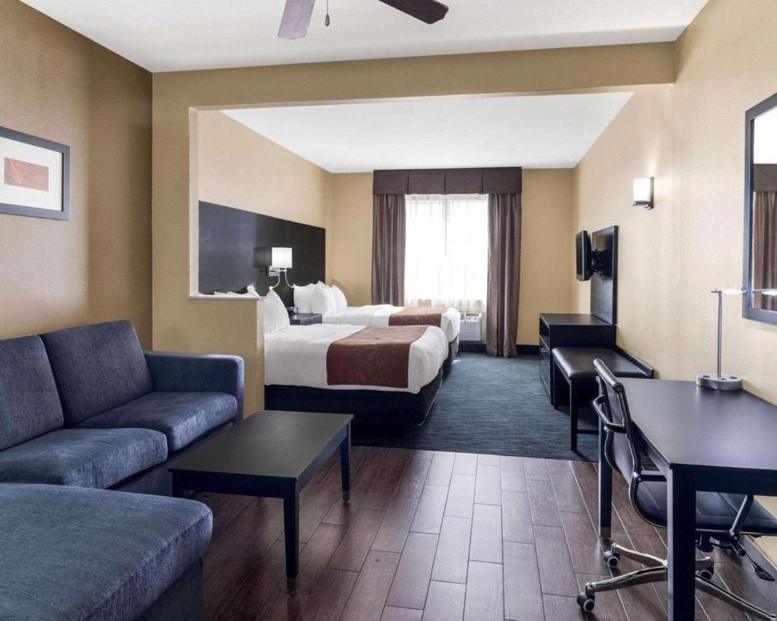 Queen Suite with Two Queen Beds and Accessible Tub - Accessible/Non-Smoking at Comfort Suites Odessa near University