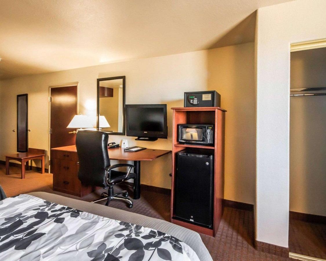 Queen Room with Two Queen Beds at Sleep Inn & Suites Shamrock