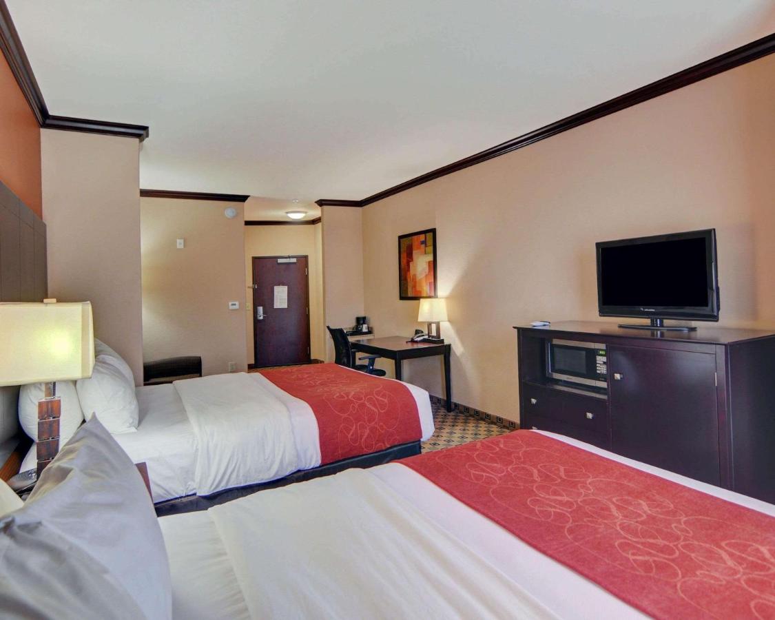 Queen Suite - Disability Access/Non-Smoking at Comfort Suites Kilgore