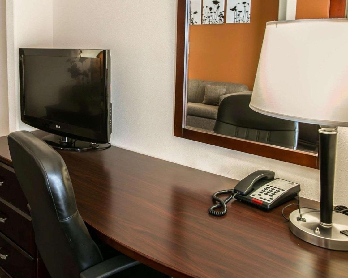 King Suite - Non-Smoking at Sleep Inn & Suites Highway 290/NW Freeway