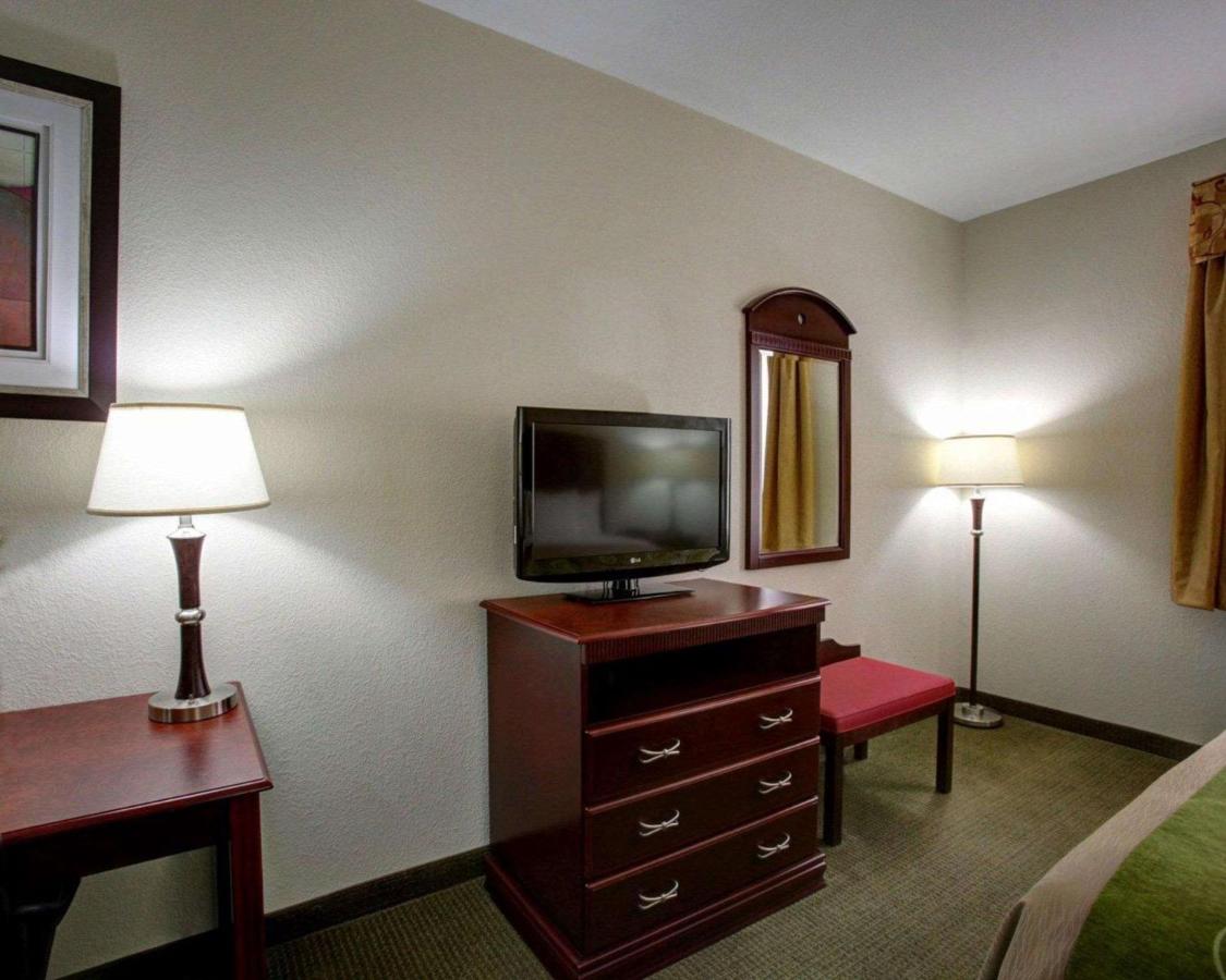 King Room - Non-Smoking at Quality Inn Rockdale
