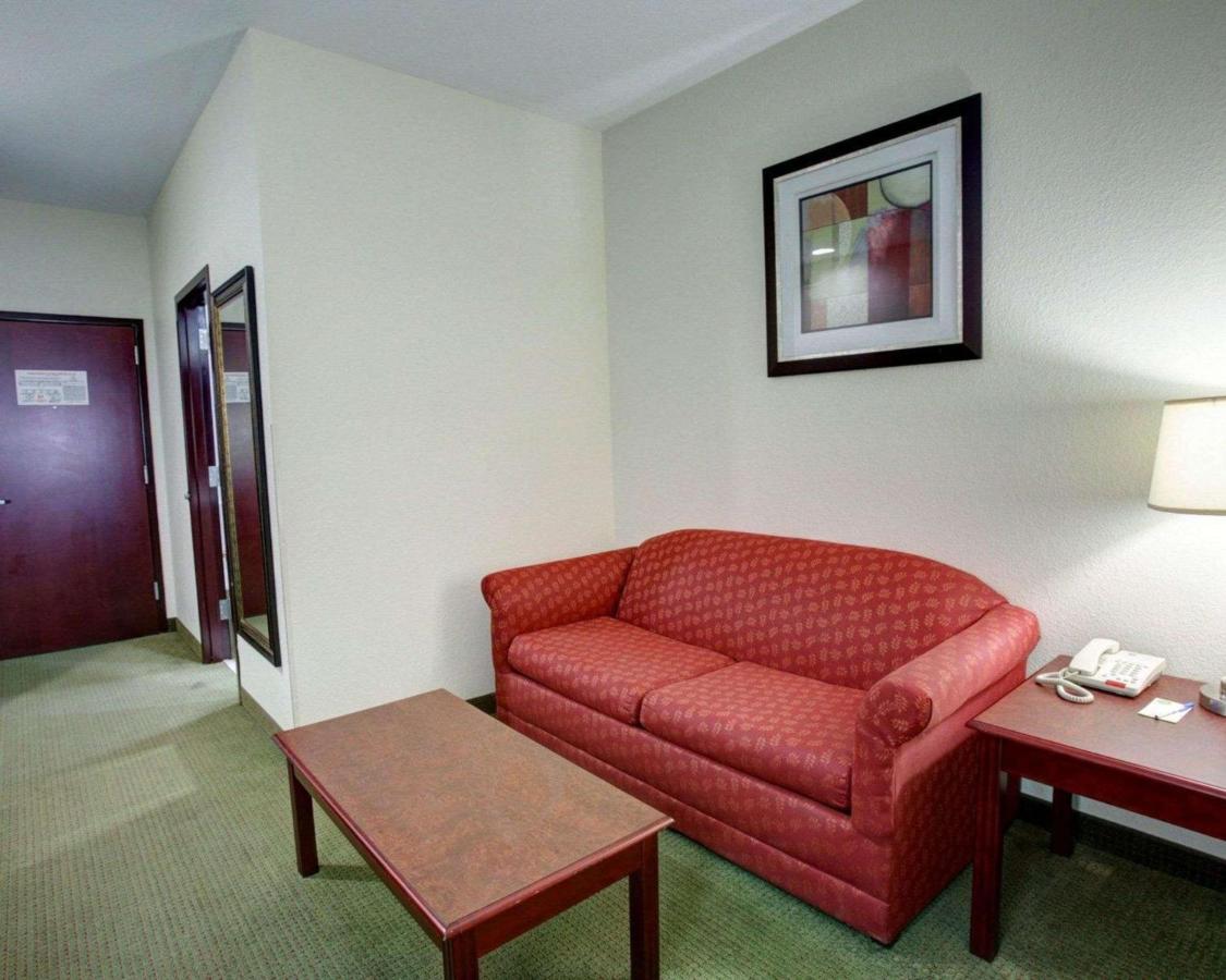 King Suite - Non-Smoking at Quality Inn Rockdale