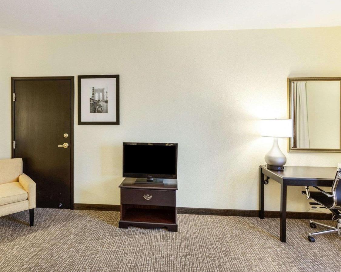 King Suite at Comfort Inn & Suites Texas Hill Country
