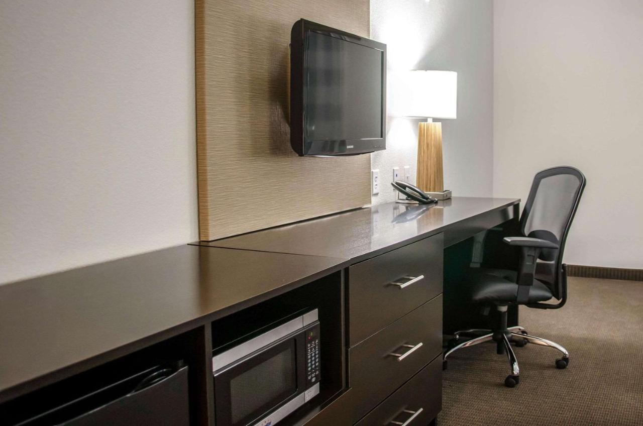 King Suite with Kitchenette - Non-Smoking at Sleep Inn & Suites Center