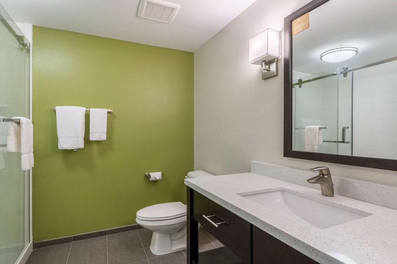 King Suite with Sofa Bed at Sleep Inn & Suites College Station near University