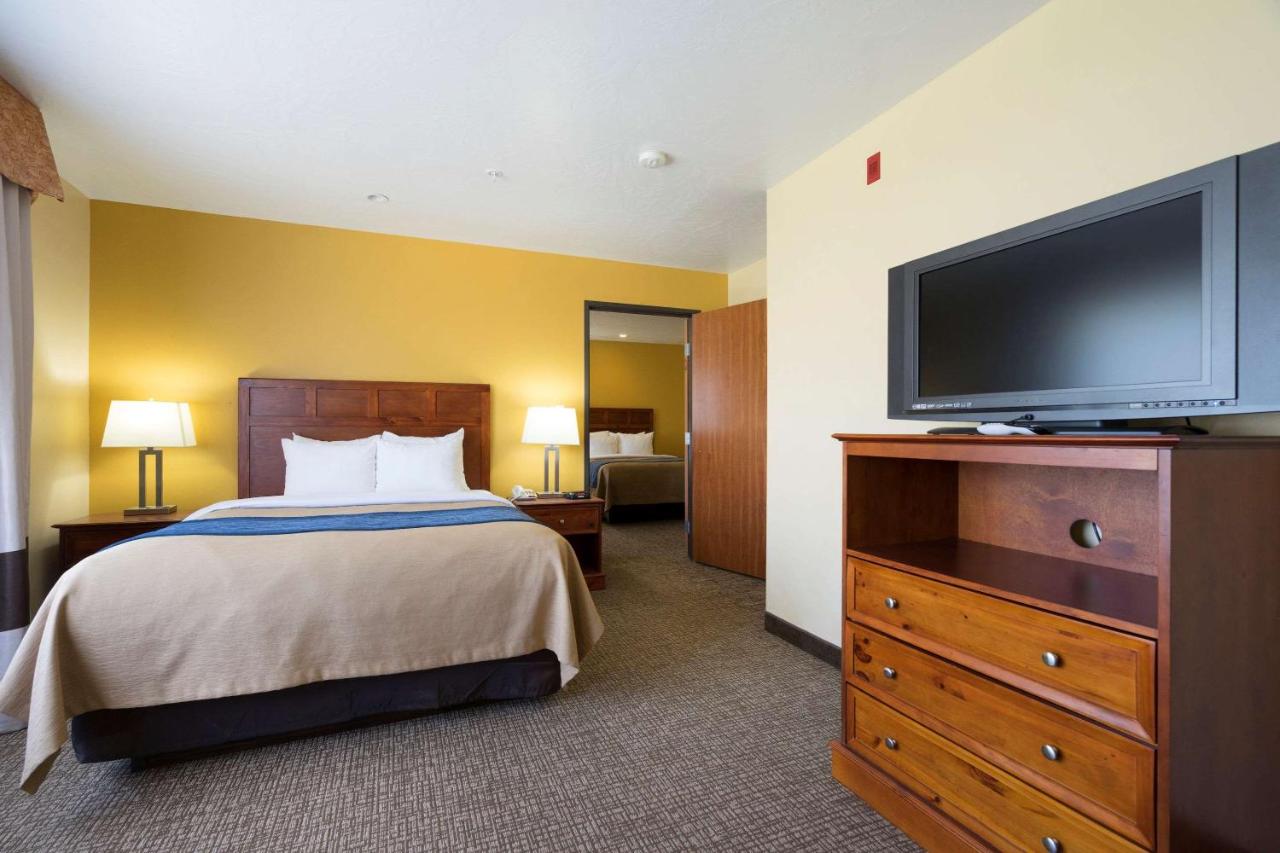 Queen Suite with Three Queen Beds at Comfort Inn & Suites Cedar City South