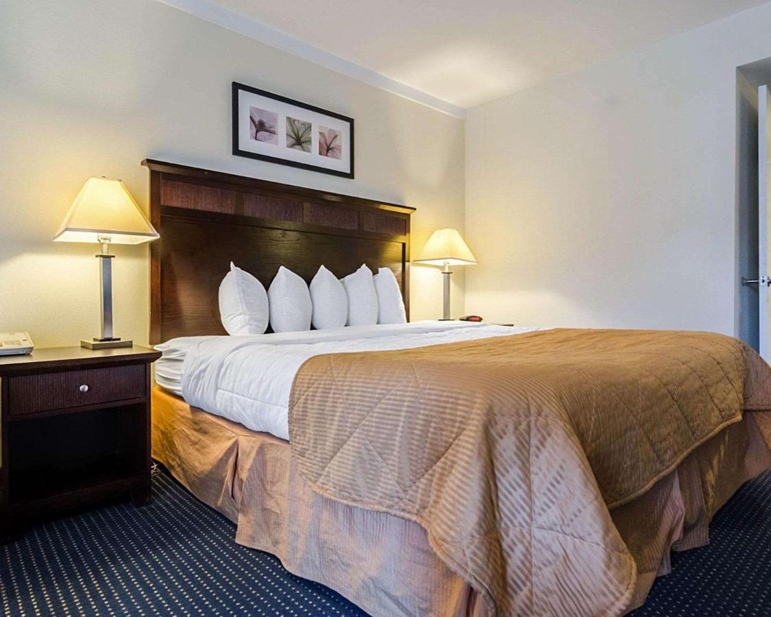 King Room - Accessible/Non-Smoking at Rodeway Inn & Suites Williamsburg Central