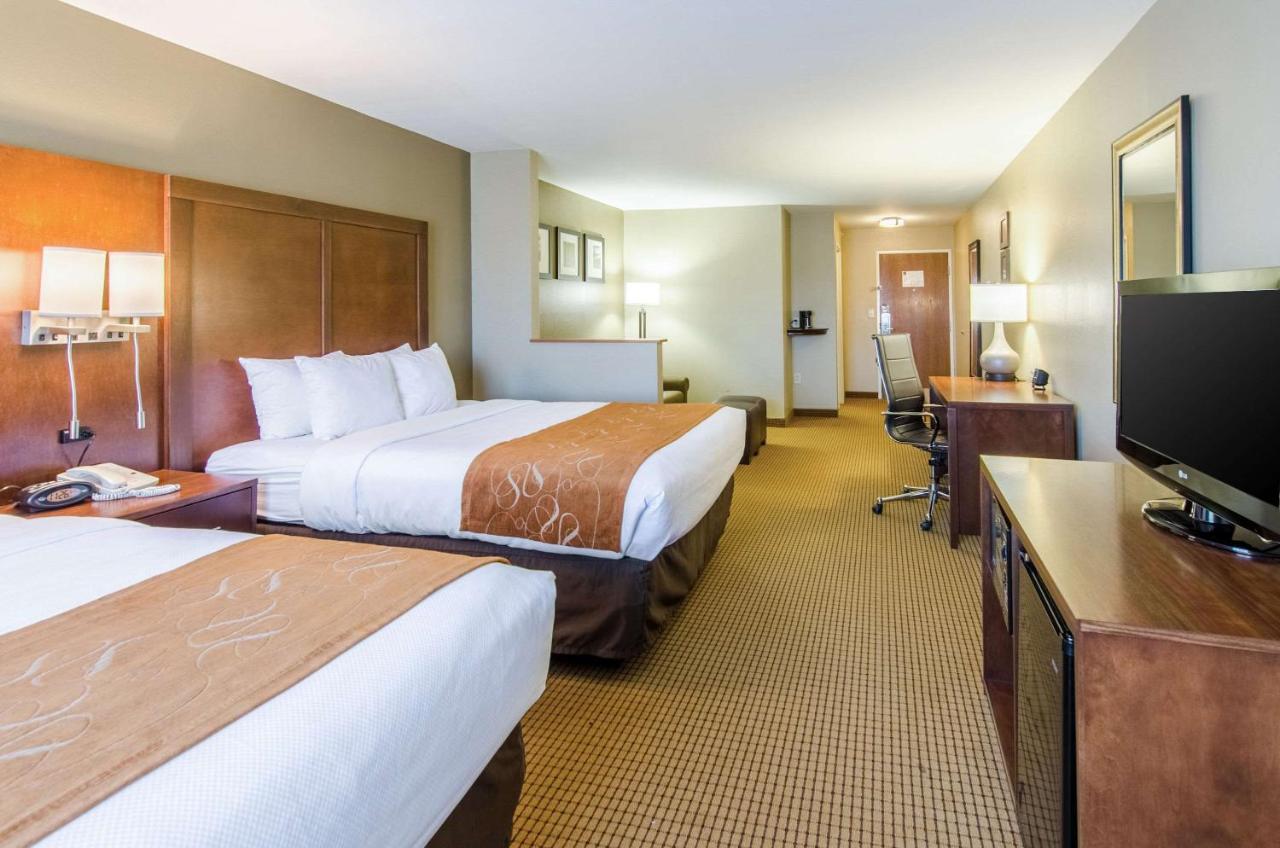Queen Suite with Two Queen Beds - Non Smoking at Comfort Suites Wytheville near Conference Center