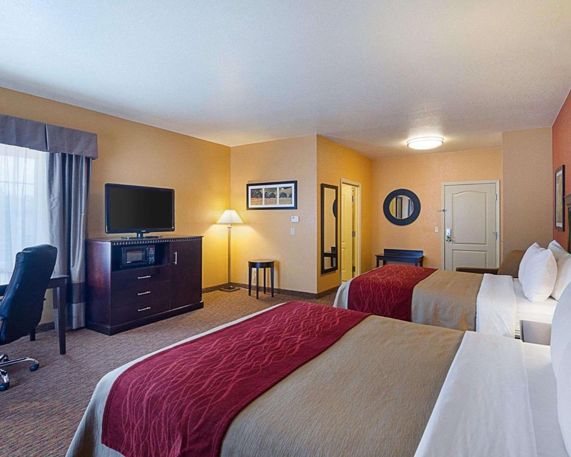 Standard Queen Room with Two Queen Beds - Non-Smoking at Comfort Inn & Suites Orange - Montpelier