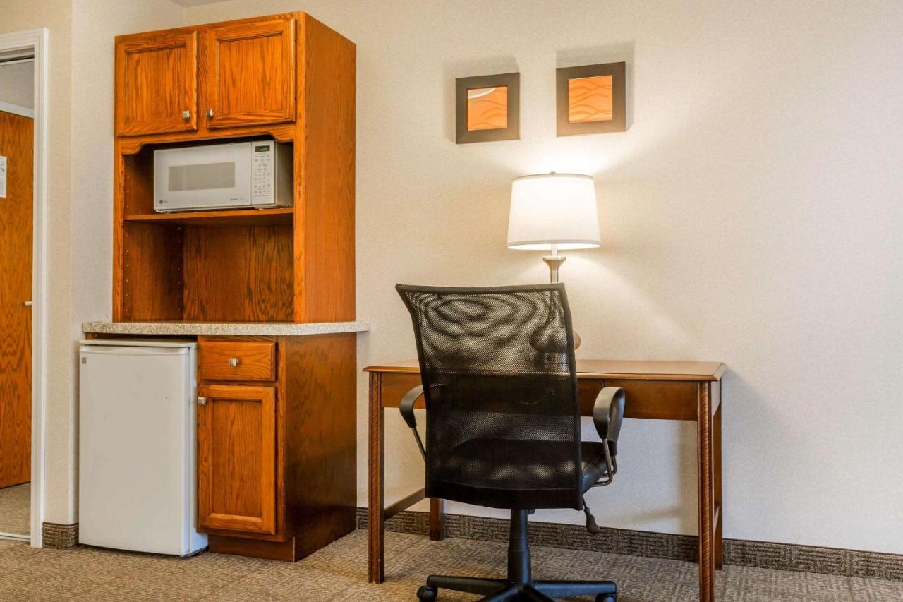 King Room with Kitchenette - Non-Smoking at Comfort Inn & Suites South Burlington near University