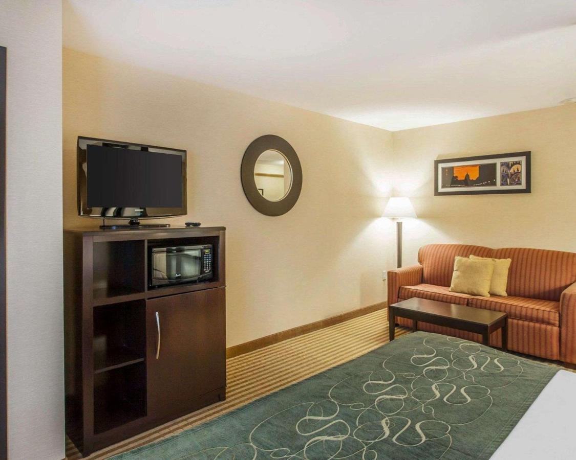 King Suite - Disability Access/Non-Smoking at Comfort Suites Wenatchee Leavenworth