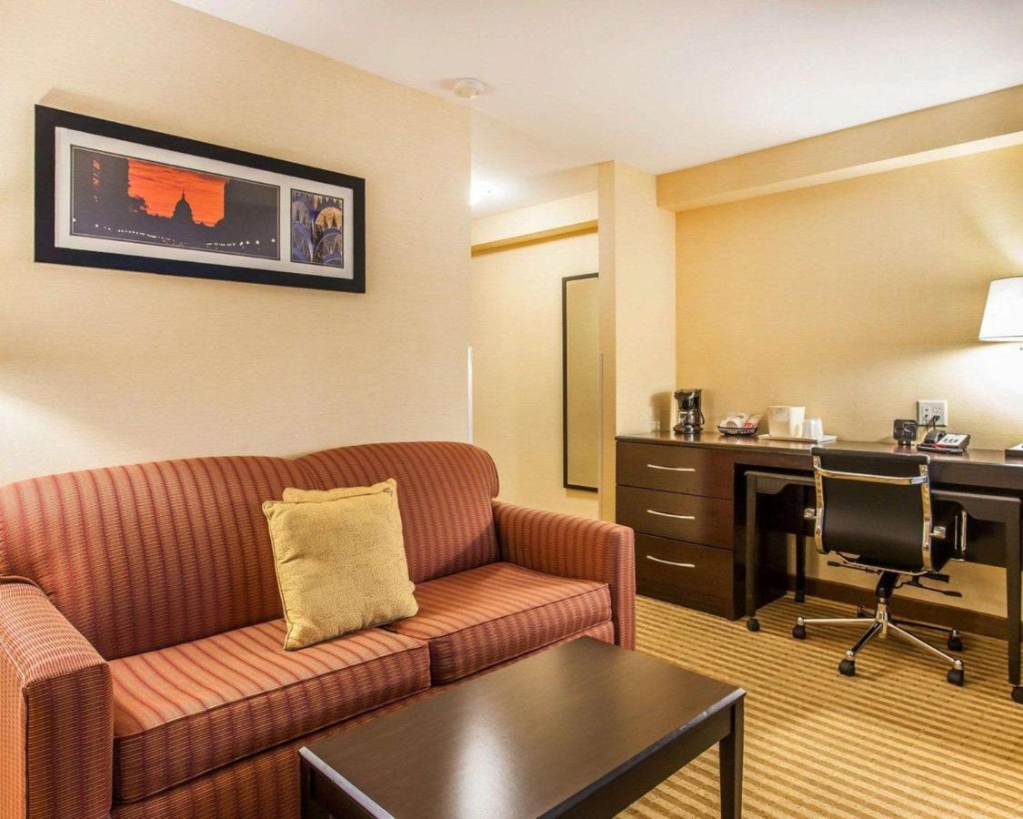 King Suite - Disability Access/Non-Smoking at Comfort Suites Wenatchee Leavenworth