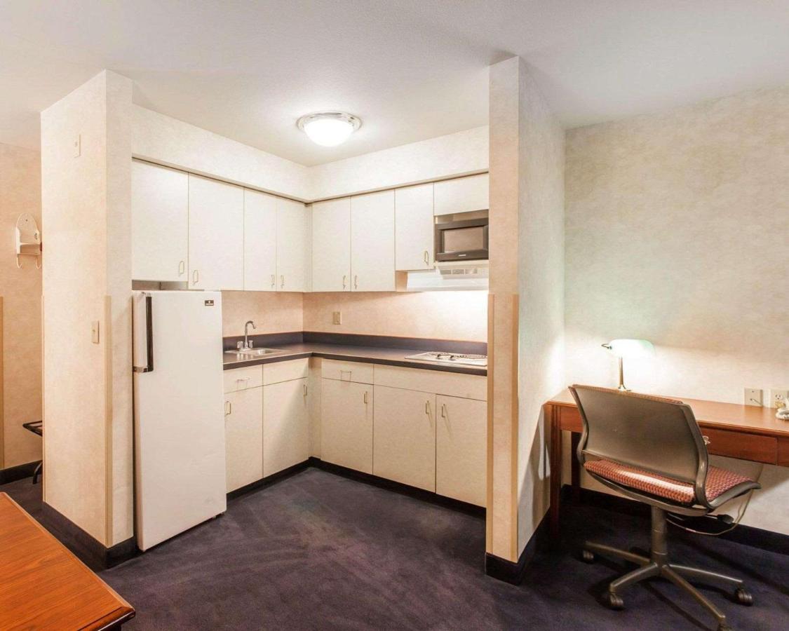 King Suite - Non-Smoking at Holiday Inn Express & Suites Tumwater – Olympia by IHG