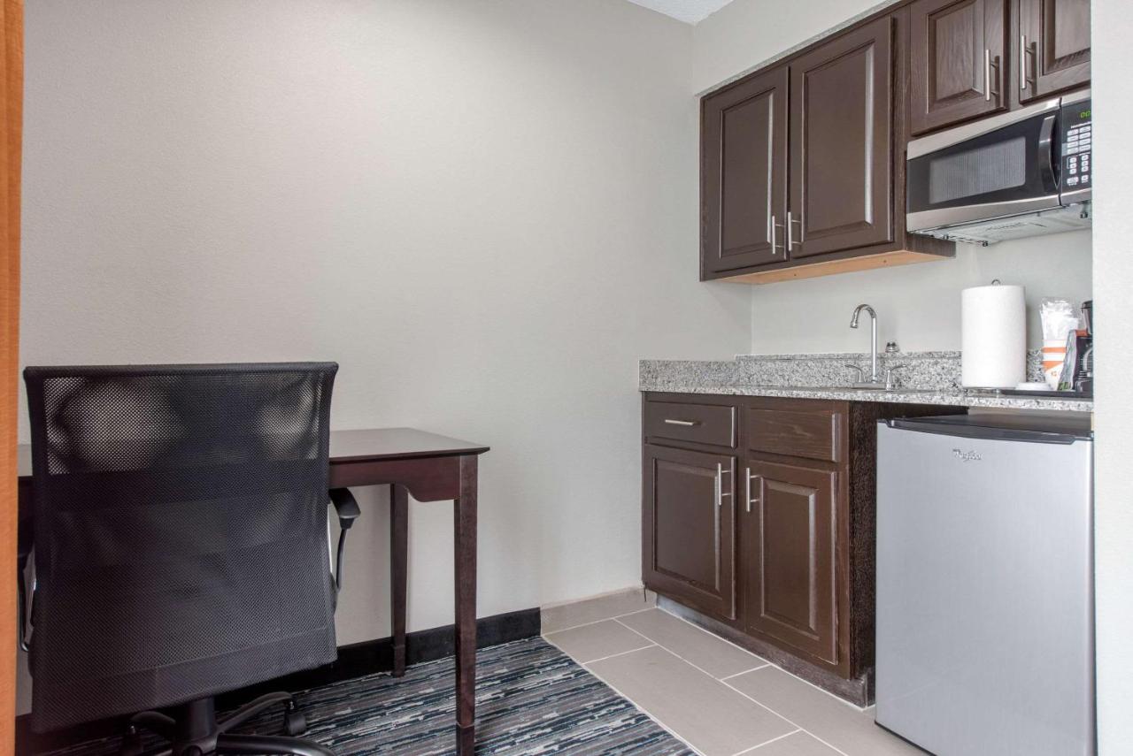 King Suite with Spa Bath - Non-Smoking at Quality Inn & Suites Brownsburg - Indianapolis West