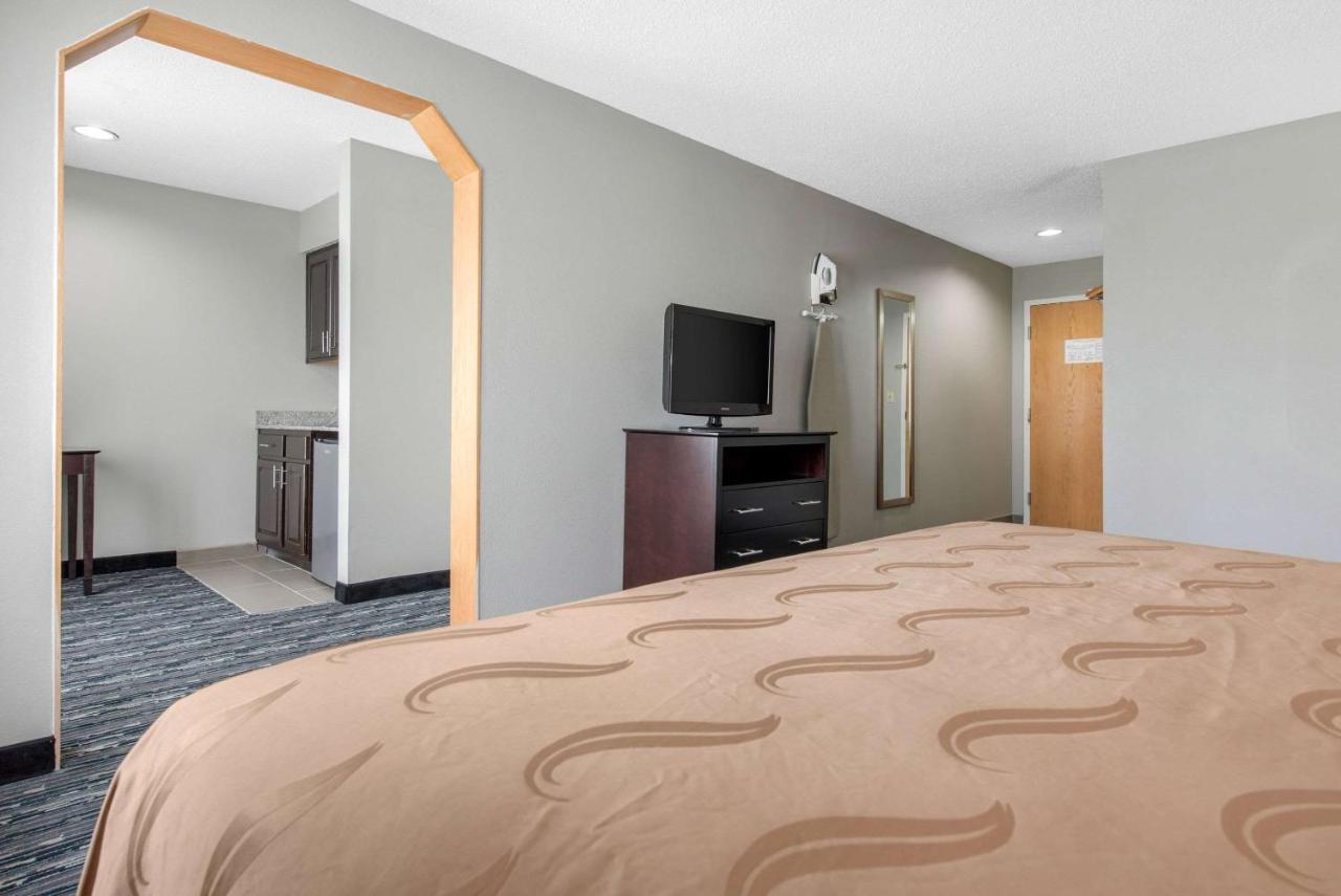 King Suite with Spa Bath - Non-Smoking at Quality Inn & Suites Brownsburg - Indianapolis West