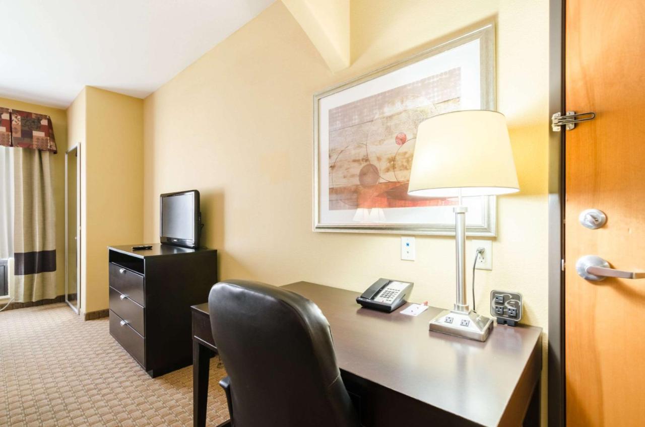 Executive King Suite - Non-Smoking at Comfort Suites Salina South