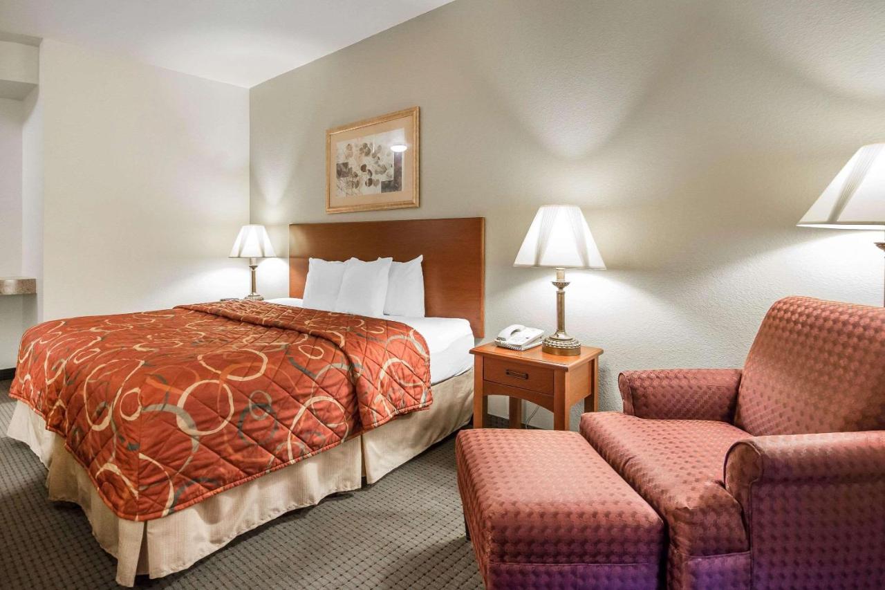 Room #49007107 at Quality Inn