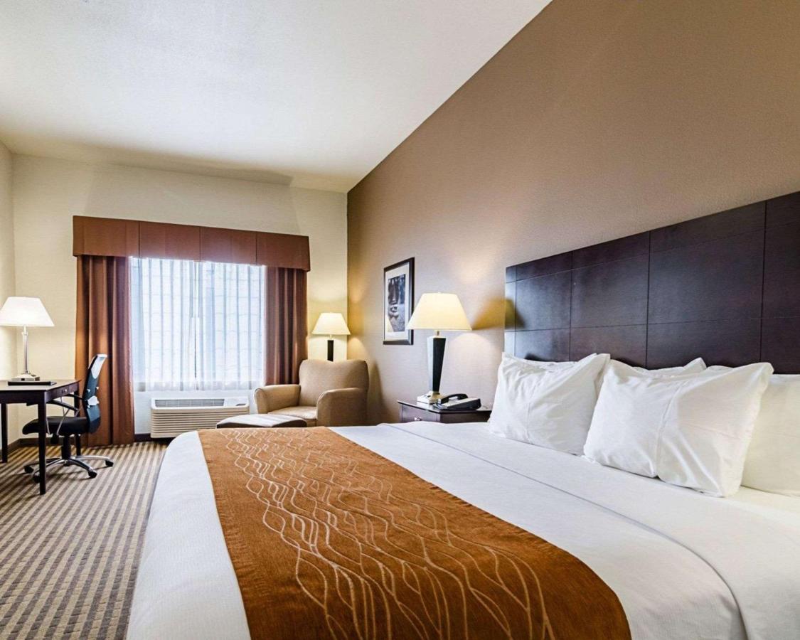 King Room - Non-Smoking at Comfort Inn & Suites Lawrence - University Area