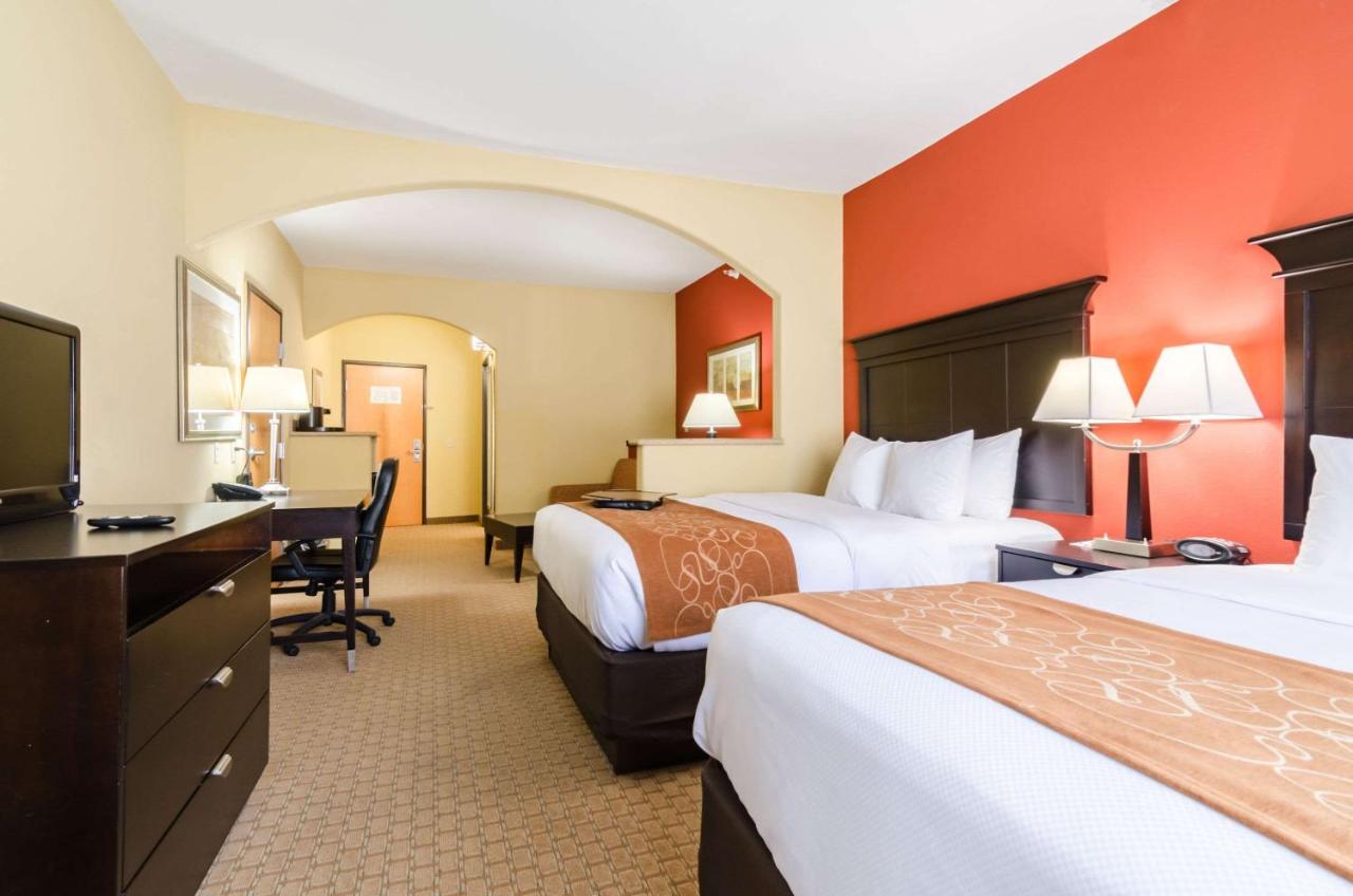 Room #49007306 at Comfort Suites Salina South