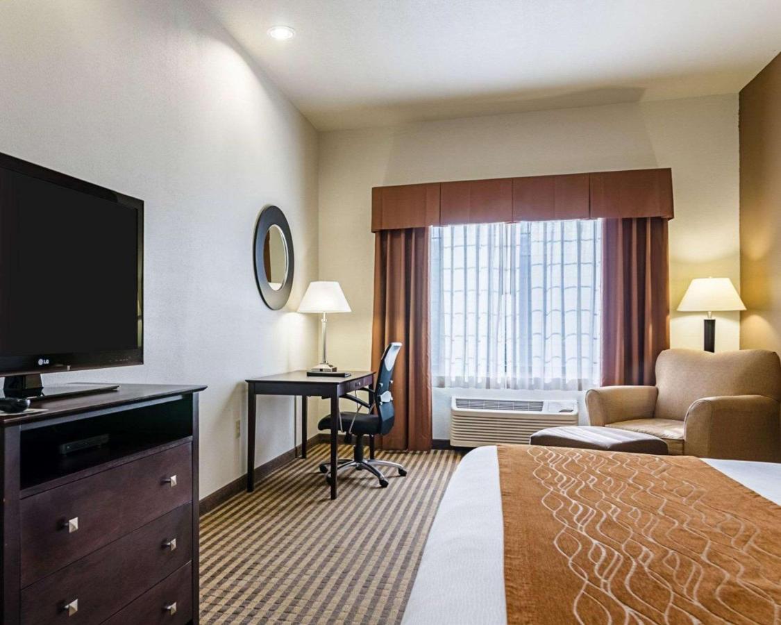 King Room - Non-Smoking at Comfort Inn & Suites Lawrence - University Area