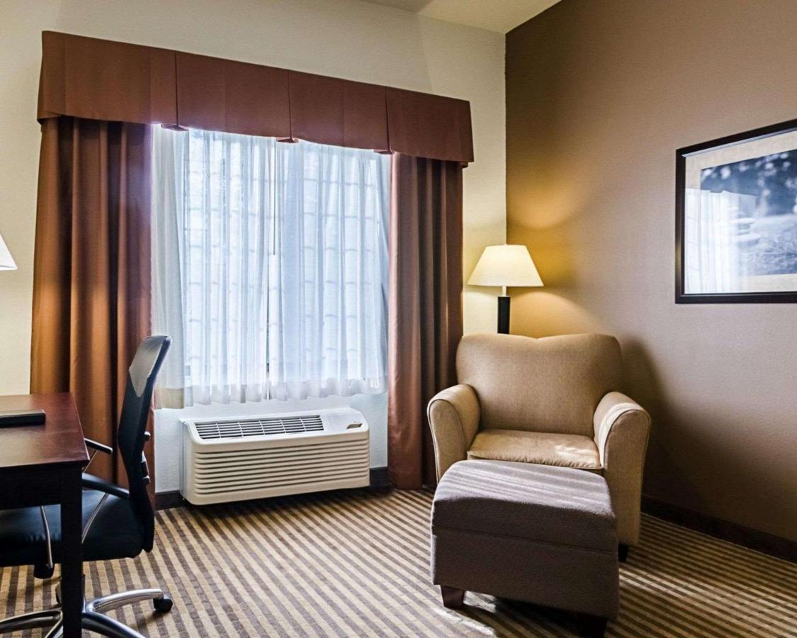 King Room - Non-Smoking at Comfort Inn & Suites Lawrence - University Area
