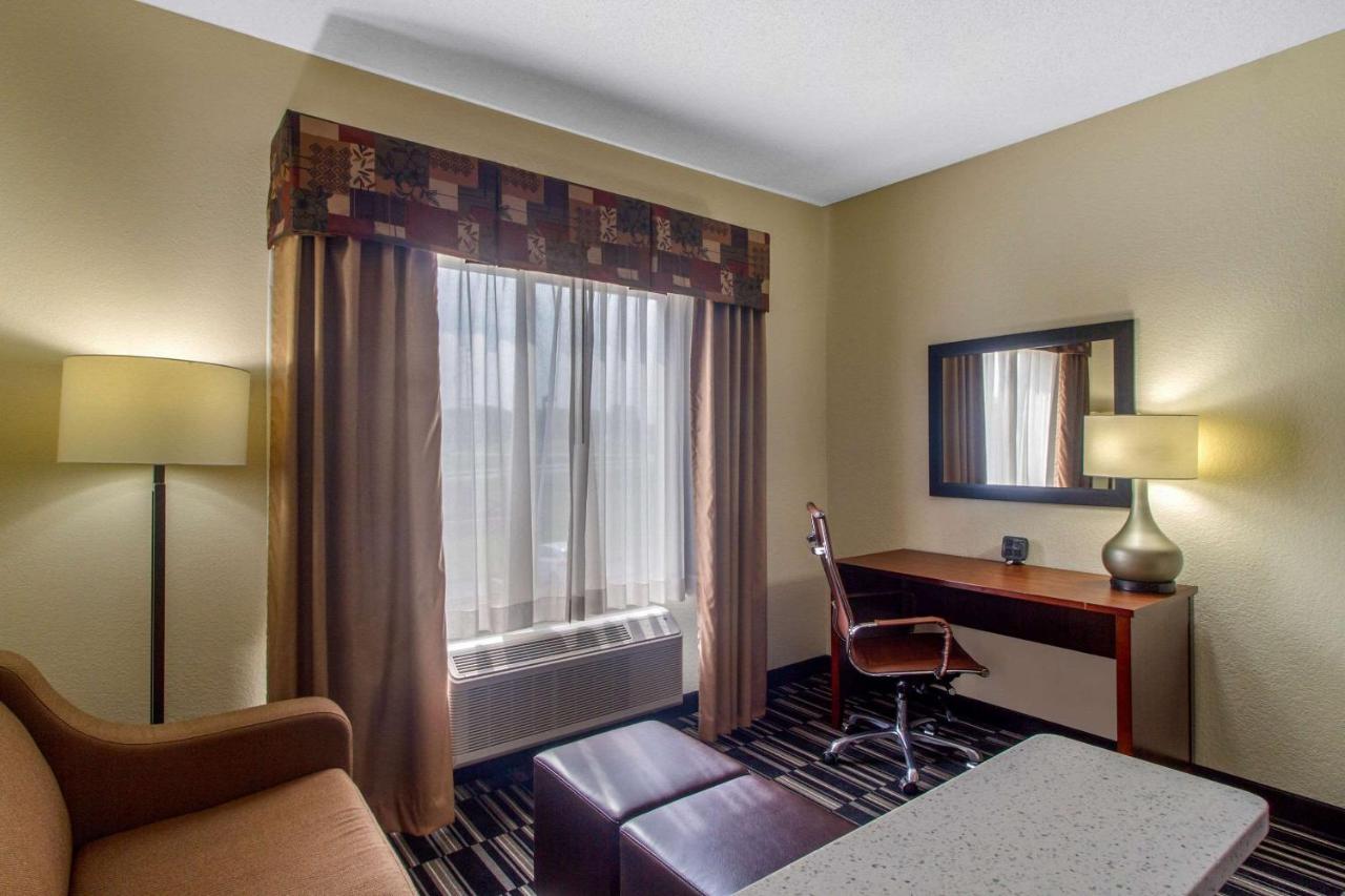 Queen Suite with Two Queen Beds at Comfort Suites Danville