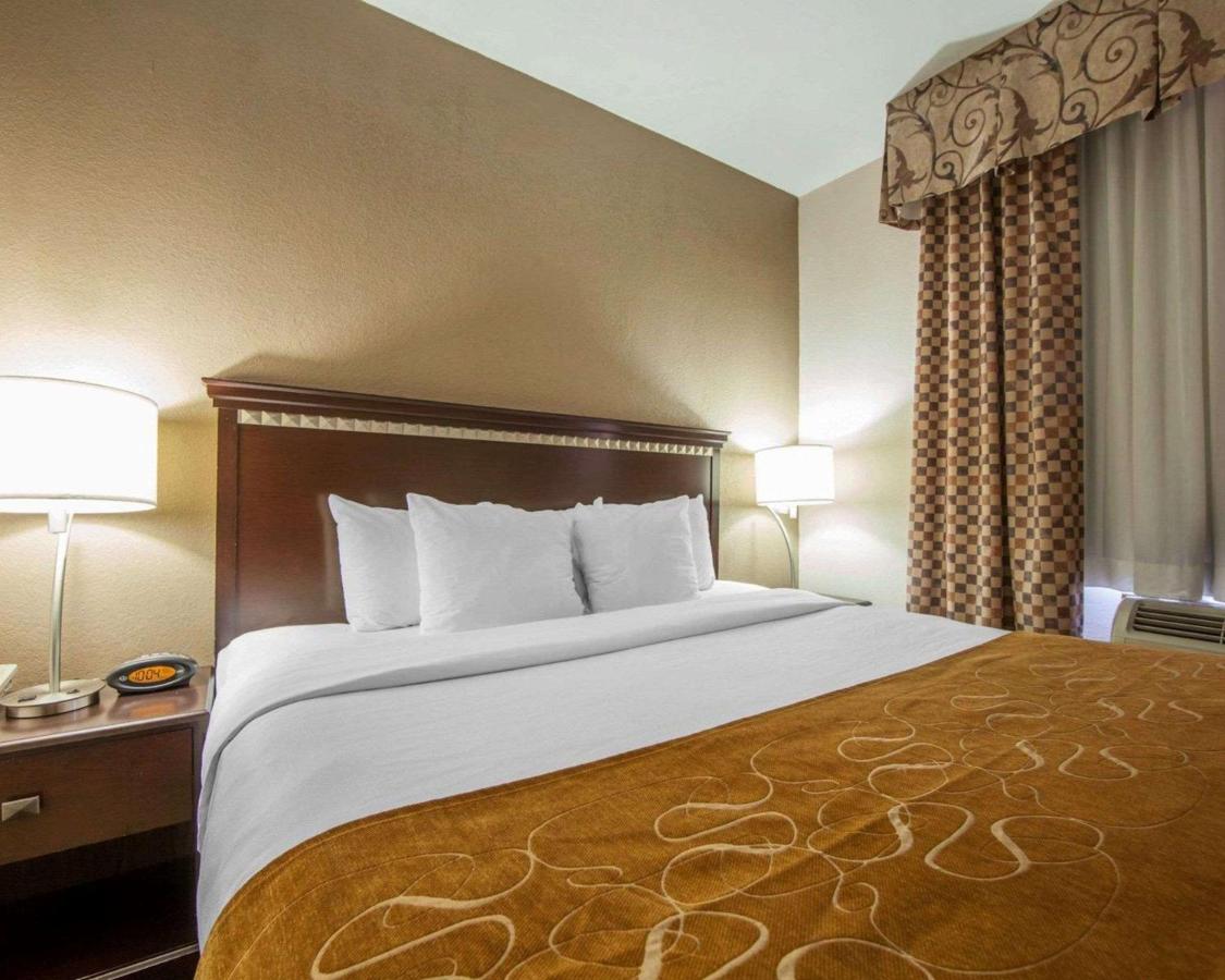 King Suite - Non-Smoking at Comfort Suites London South