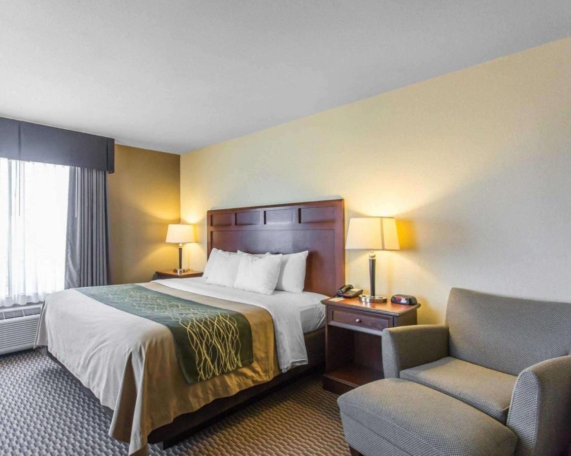 King Suite - Non-Smoking at Comfort Inn & Suites Madisonville