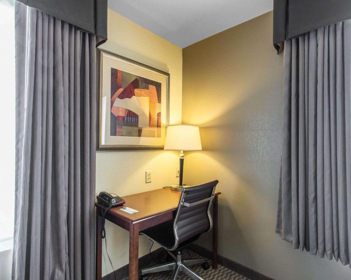 King Suite - Non-Smoking at Comfort Inn & Suites Madisonville