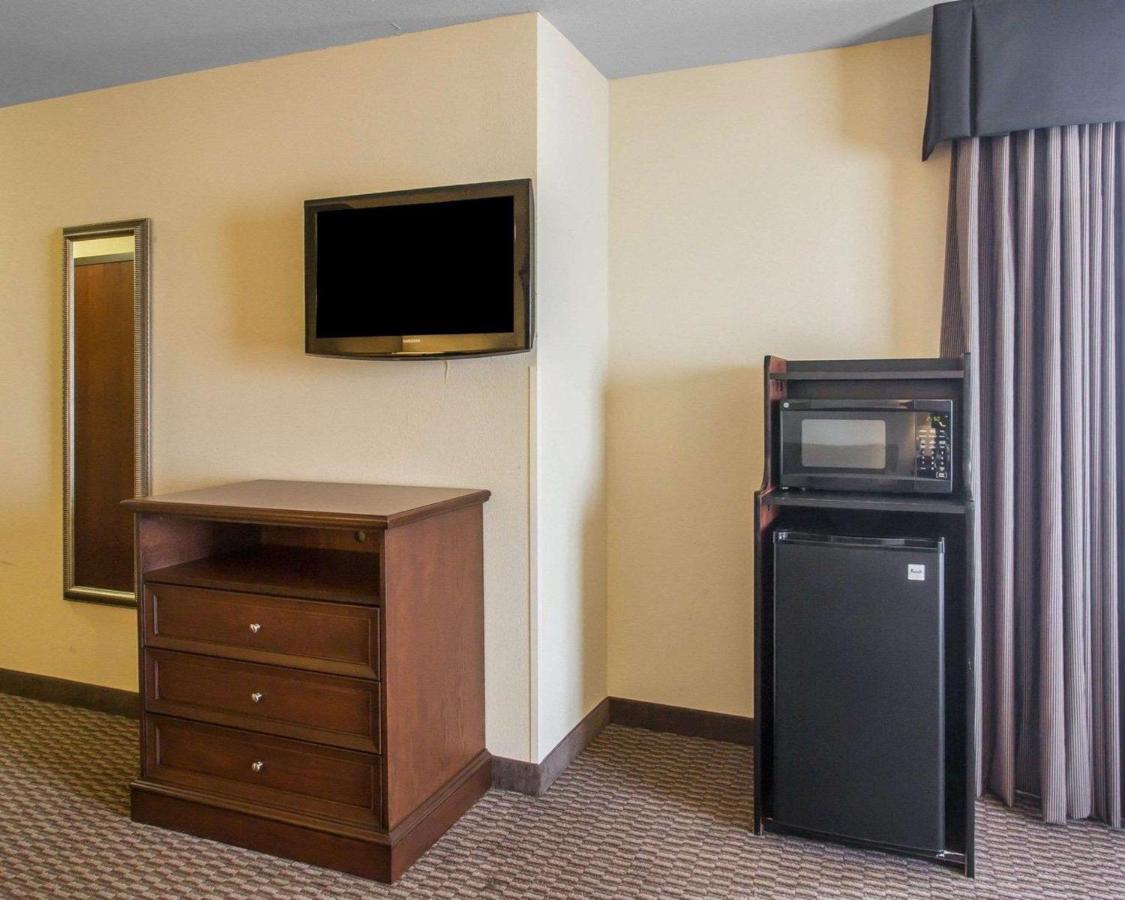 King Suite - Non-Smoking at Comfort Inn & Suites Madisonville