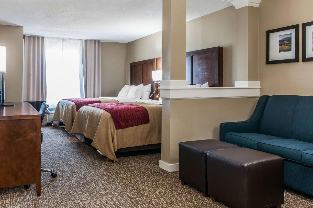 Queen Suite with Two Queen Beds and Sofa Bed at Comfort Inn & Suites Mount Sterling
