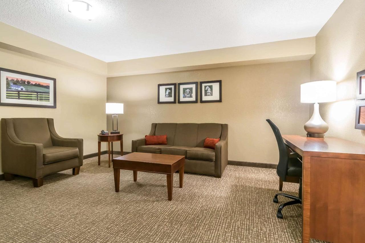 Queen Suite at Comfort Inn & Suites Lexington - Hamburg I-75