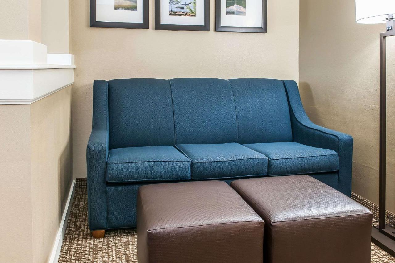Queen Suite with Two Queen Beds and Sofa Bed at Comfort Inn & Suites Mount Sterling