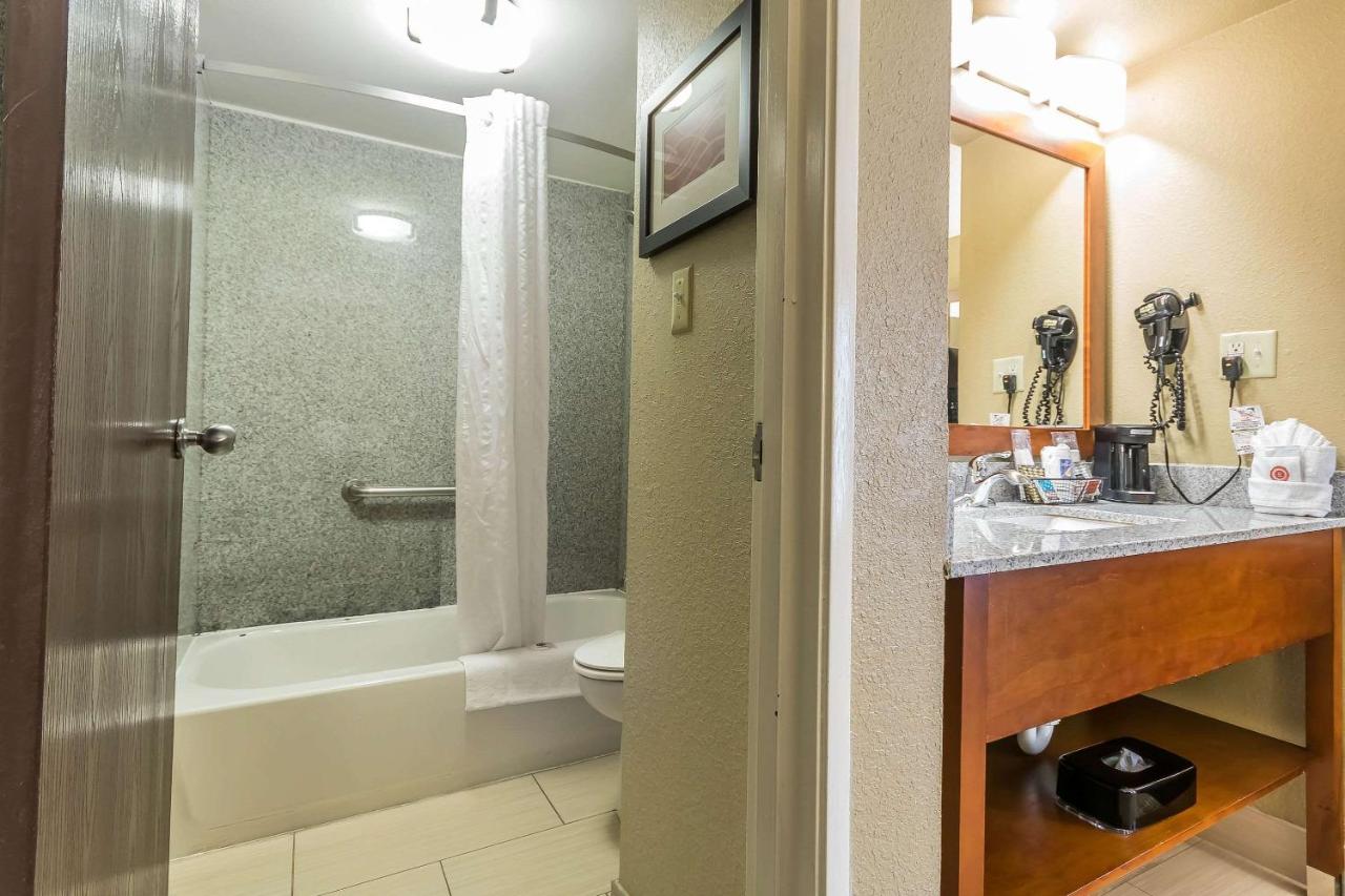 King Room at Comfort Inn & Suites Lexington - Hamburg I-75