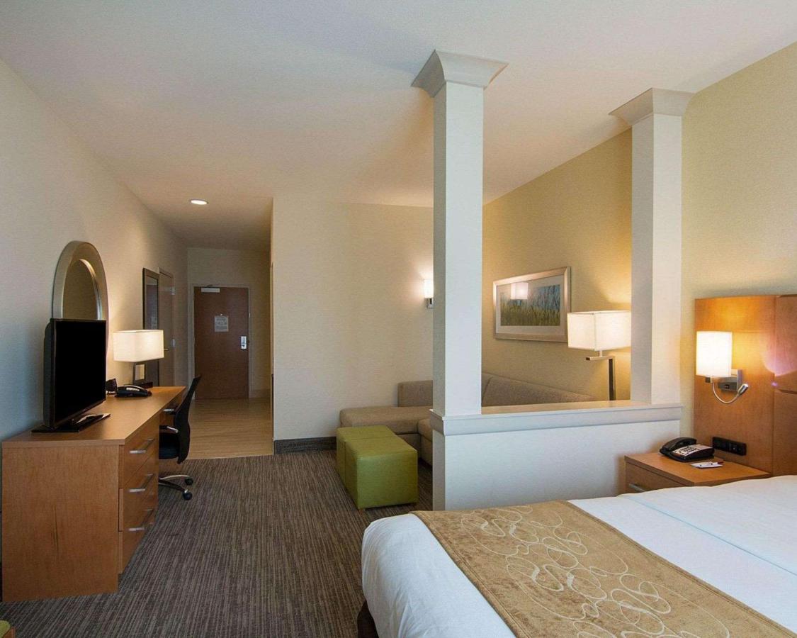 Deluxe King Suite - Non-Smoking at Comfort Suites Bossier City - Shreveport