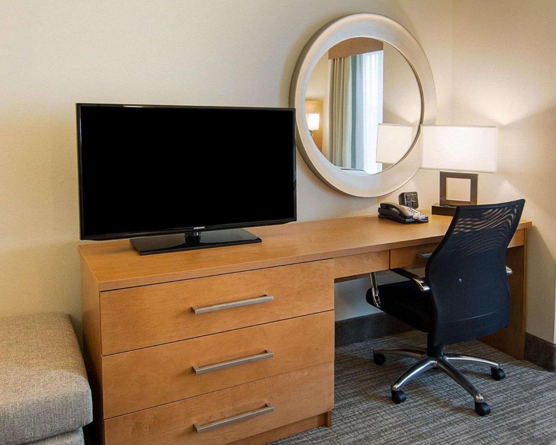 King Suite with Walk In Shower - Non-Smoking at Comfort Suites Bossier City - Shreveport