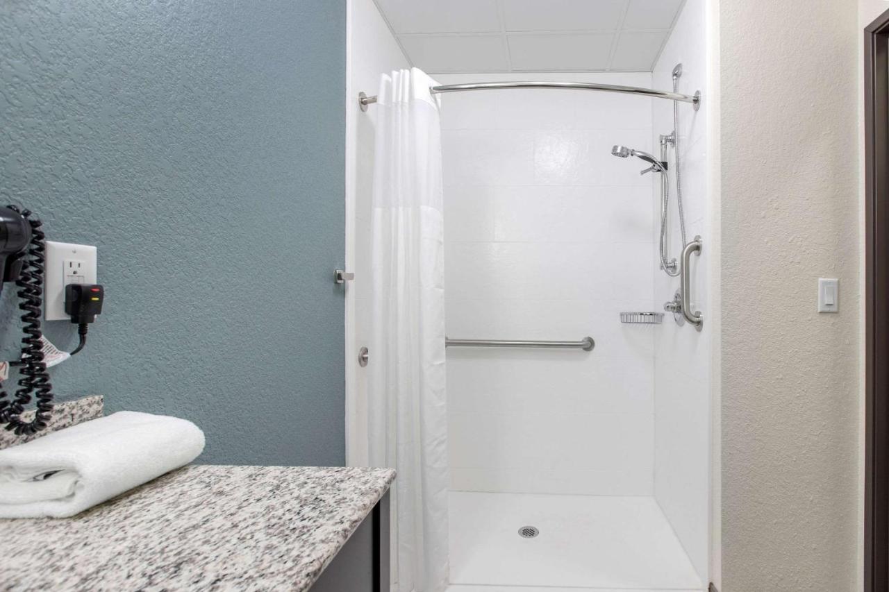 King Room - Accessible/Non-Smoking at Sleep Inn & Suites Ankeny - Des Moines
