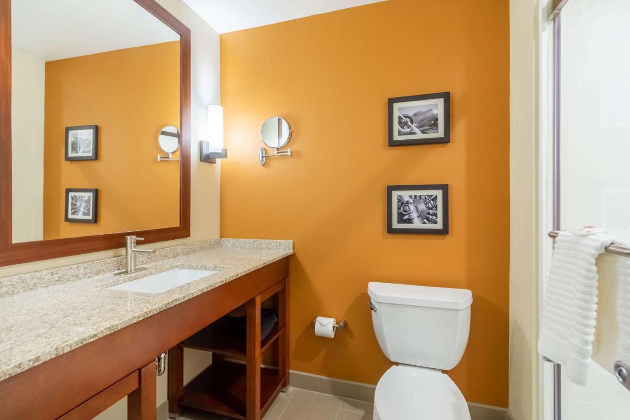 King Room - Non-Smoking at Comfort Inn & Suites – Harrisburg Airport – Hershey South