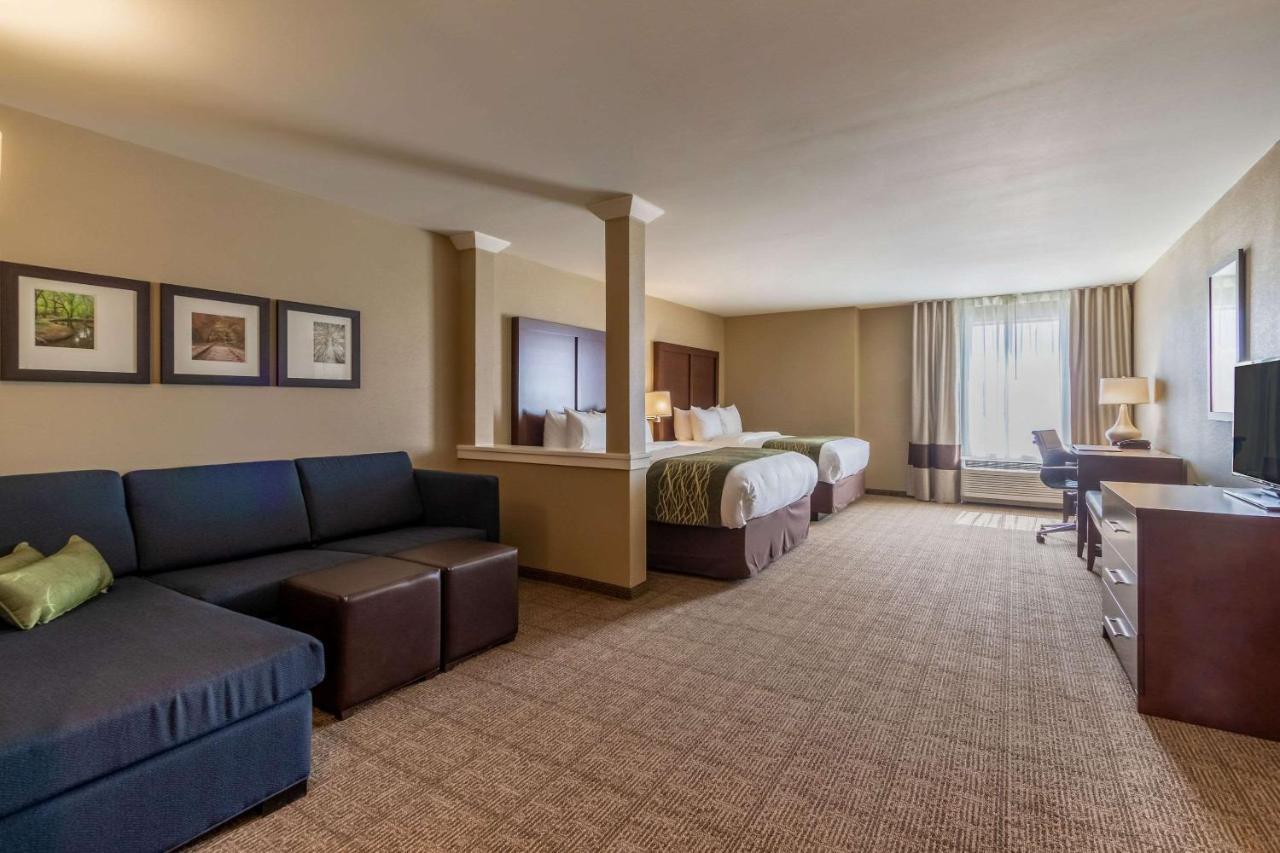 Queen Suite with Two Queen Beds - Non-Smoking at Comfort Inn & Suites – Harrisburg Airport – Hershey South