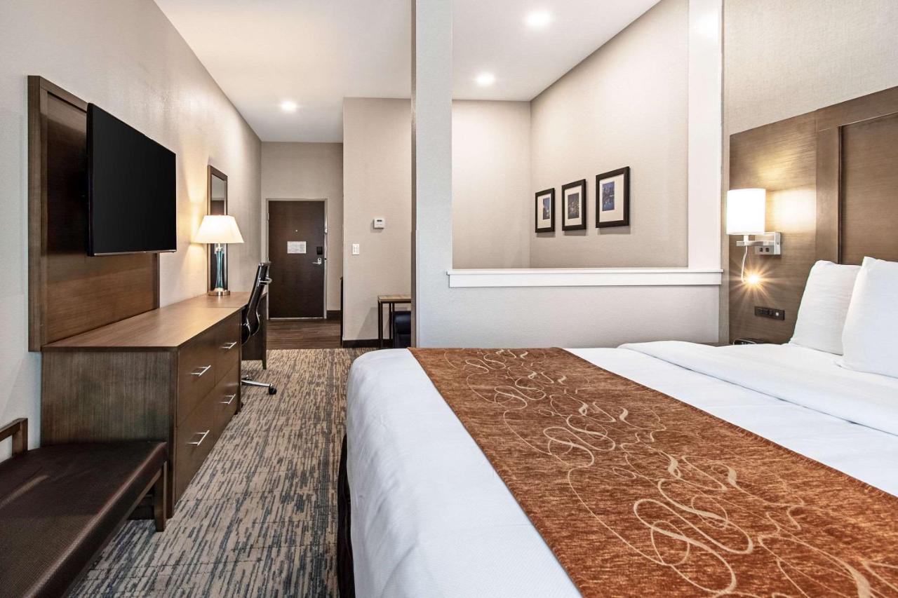 King Suite with Sofa Bed - Non-Smoking at Comfort Suites Grove City - Columbus South