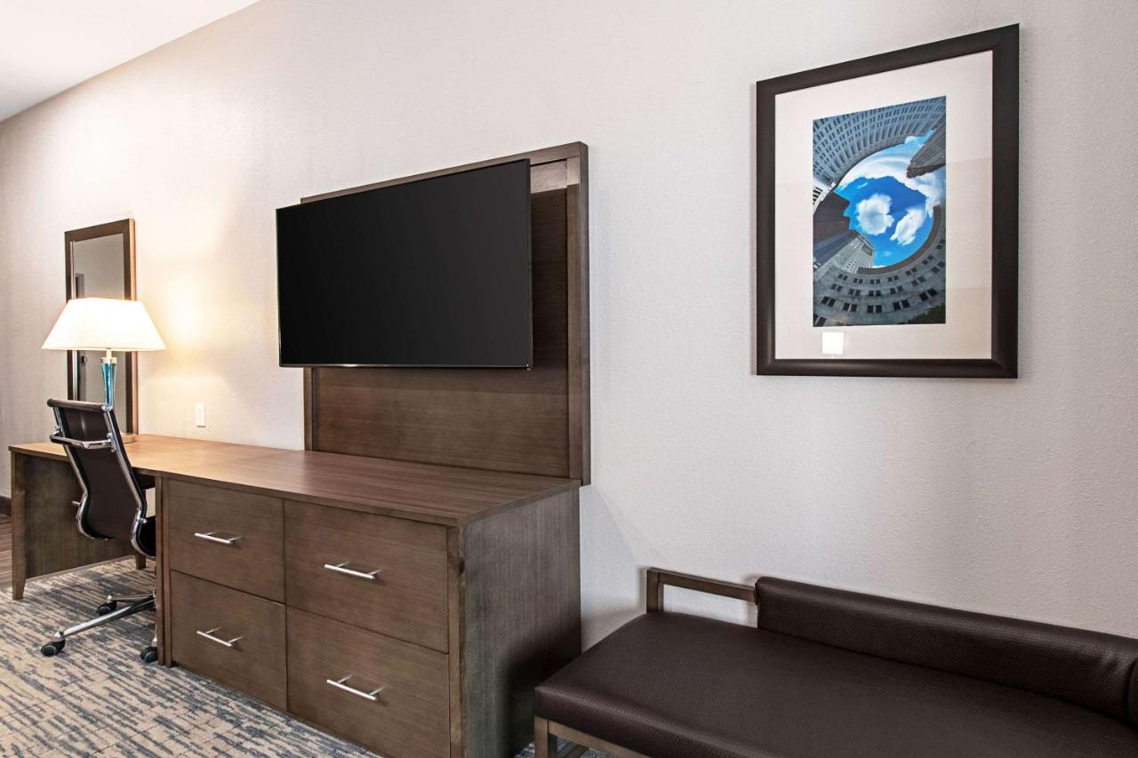 King Suite - Accessible/Non-Smoking at Comfort Suites Grove City - Columbus South