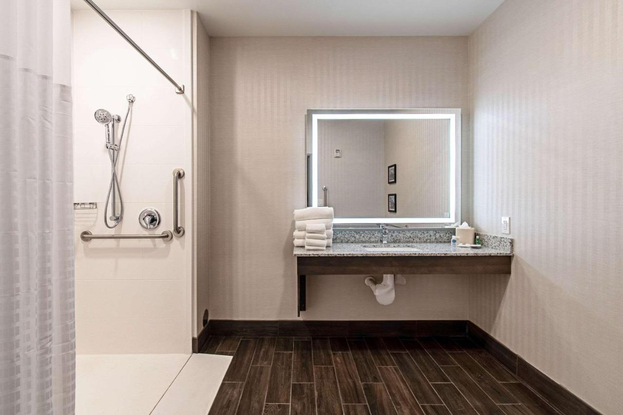 King Suite with Roll-In Shower - Accessible/Non-Smoking at Comfort Suites Grove City - Columbus South
