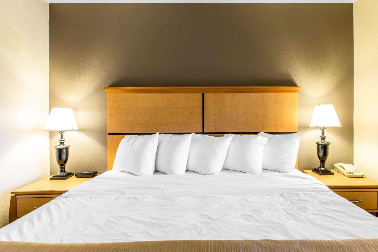 King Room - Non-Smoking at Quality Inn & Suites Silverthorne - Copper Mountain